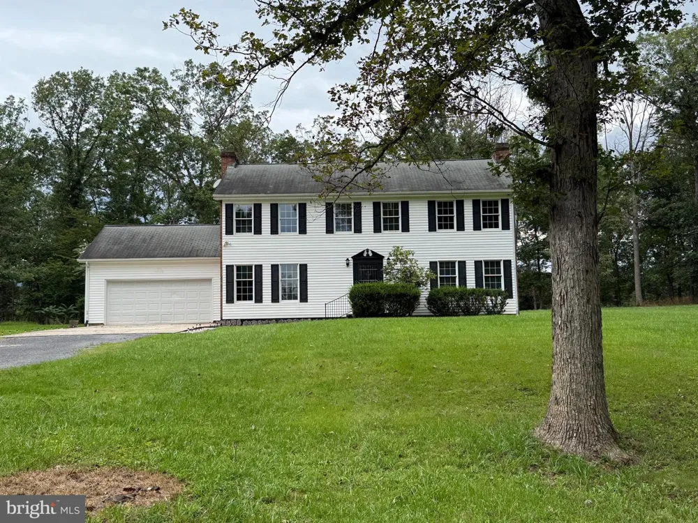 6859 US HIGHWAY 220 Old Fields, WV 26845