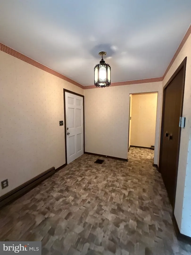 6859 US HIGHWAY 220 Old Fields, WV 26845