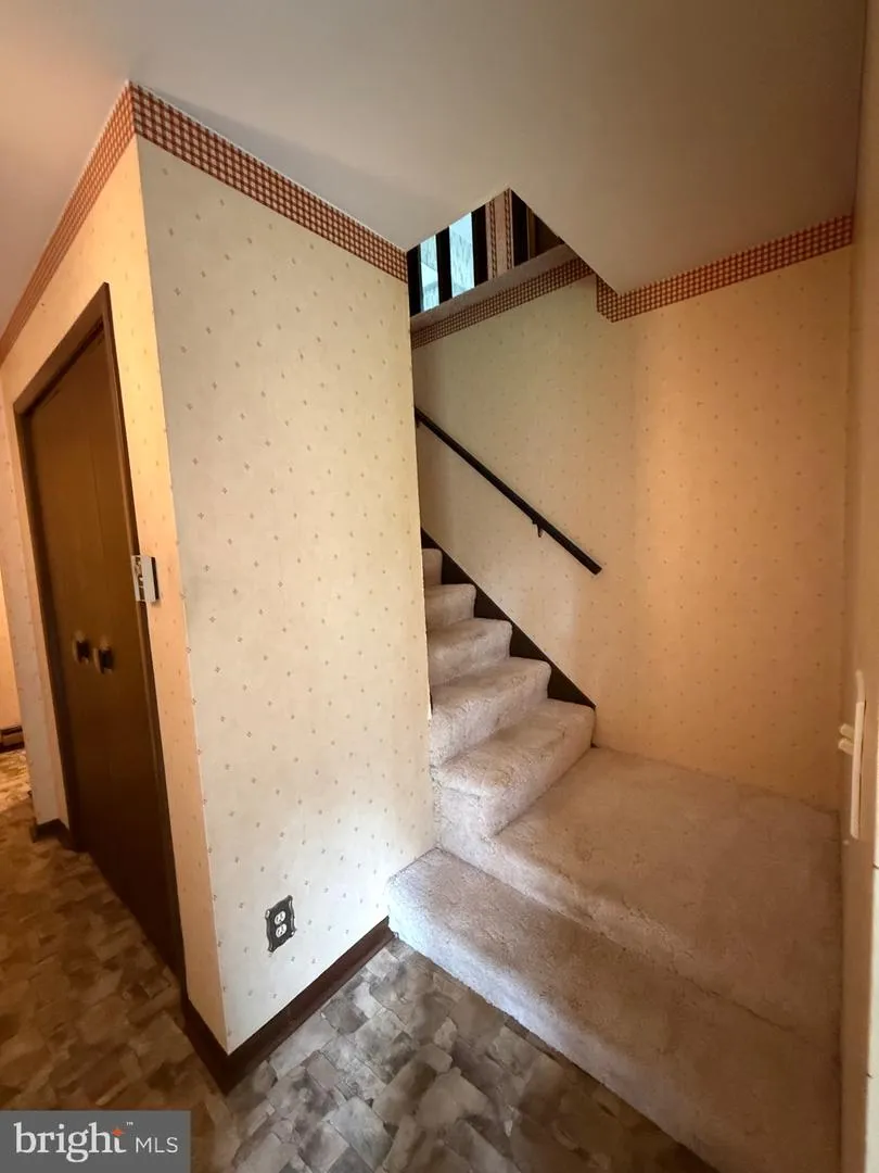 6859 US HIGHWAY 220 Old Fields, WV 26845
