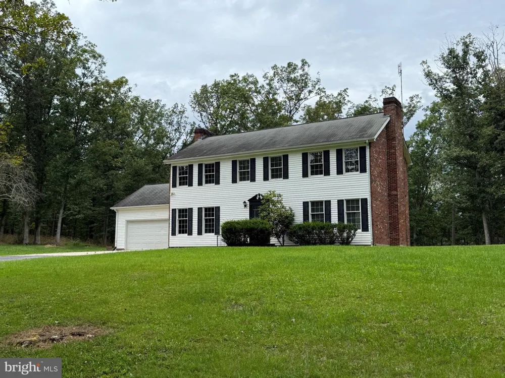 6859 US HIGHWAY 220 Old Fields, WV 26845