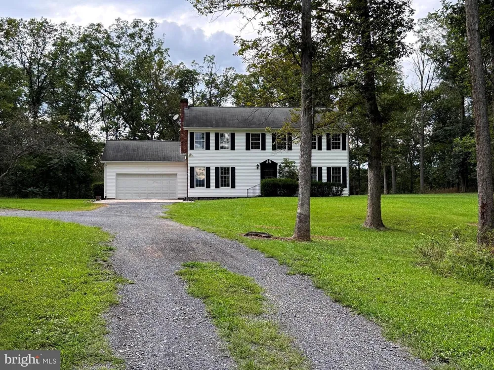 6859 US HIGHWAY 220 Old Fields, WV 26845