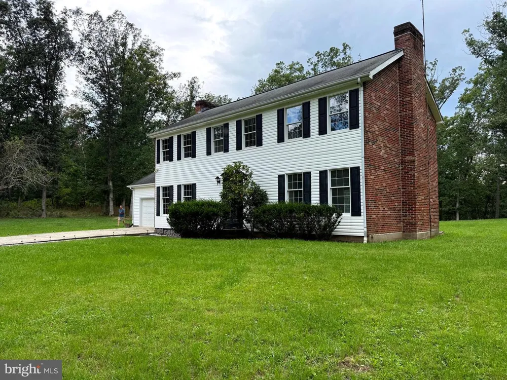6859 US HIGHWAY 220 Old Fields, WV 26845