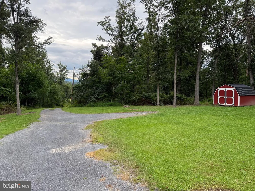 6859 US HIGHWAY 220 Old Fields, WV 26845
