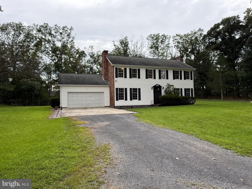 6859 US HIGHWAY 220 Old Fields, WV 26845