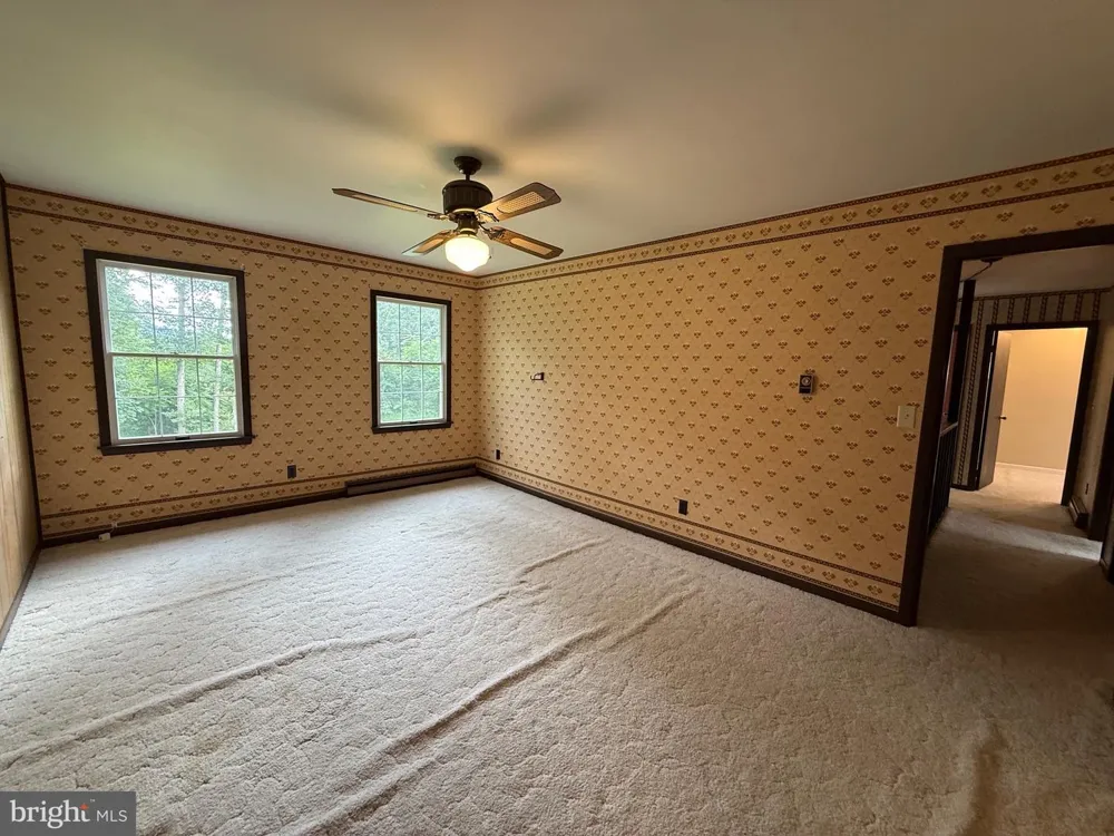 6859 US HIGHWAY 220 Old Fields, WV 26845