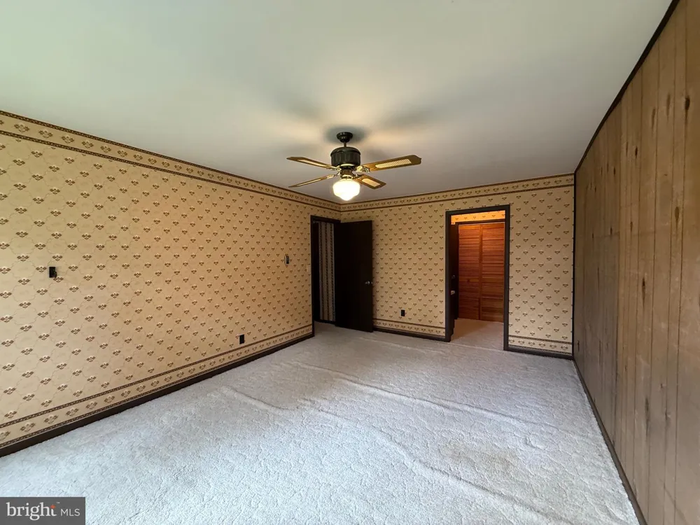 6859 US HIGHWAY 220 Old Fields, WV 26845