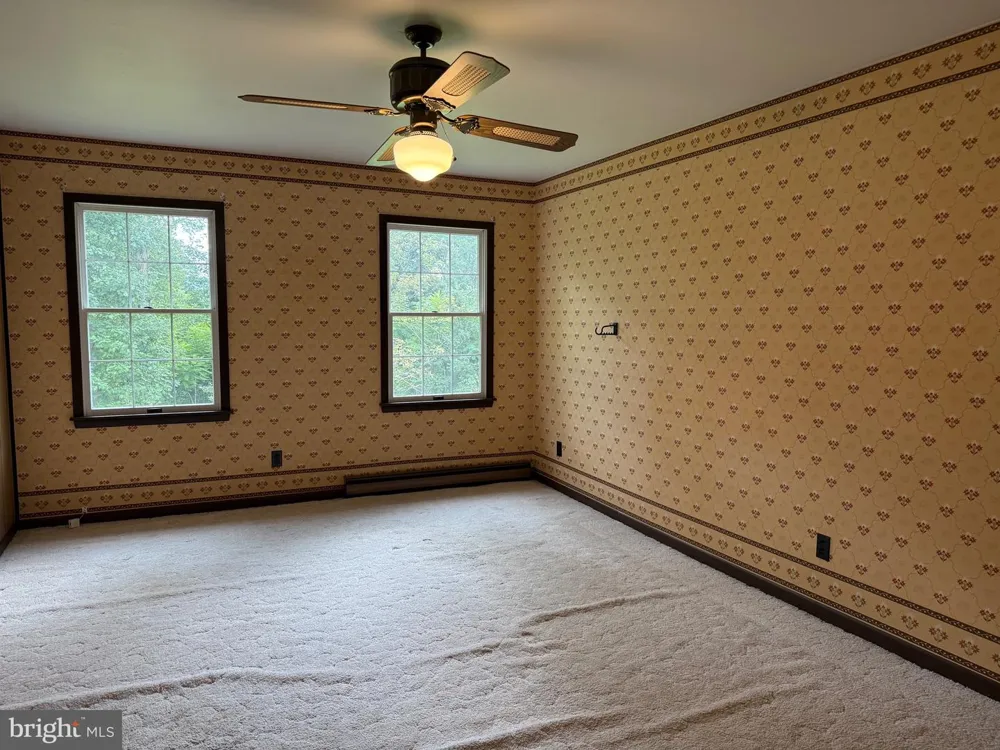 6859 US HIGHWAY 220 Old Fields, WV 26845
