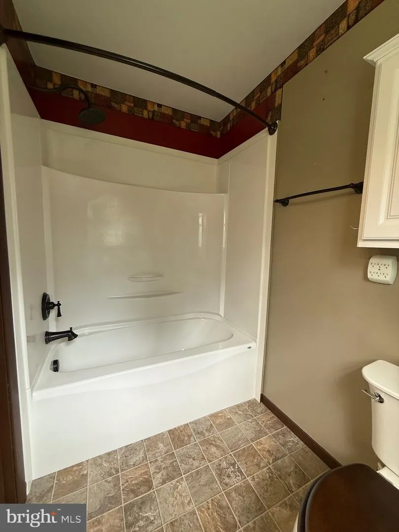6859 US HIGHWAY 220 Old Fields, WV 26845
