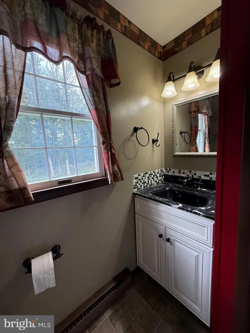 6859 US HIGHWAY 220 Old Fields, WV 26845