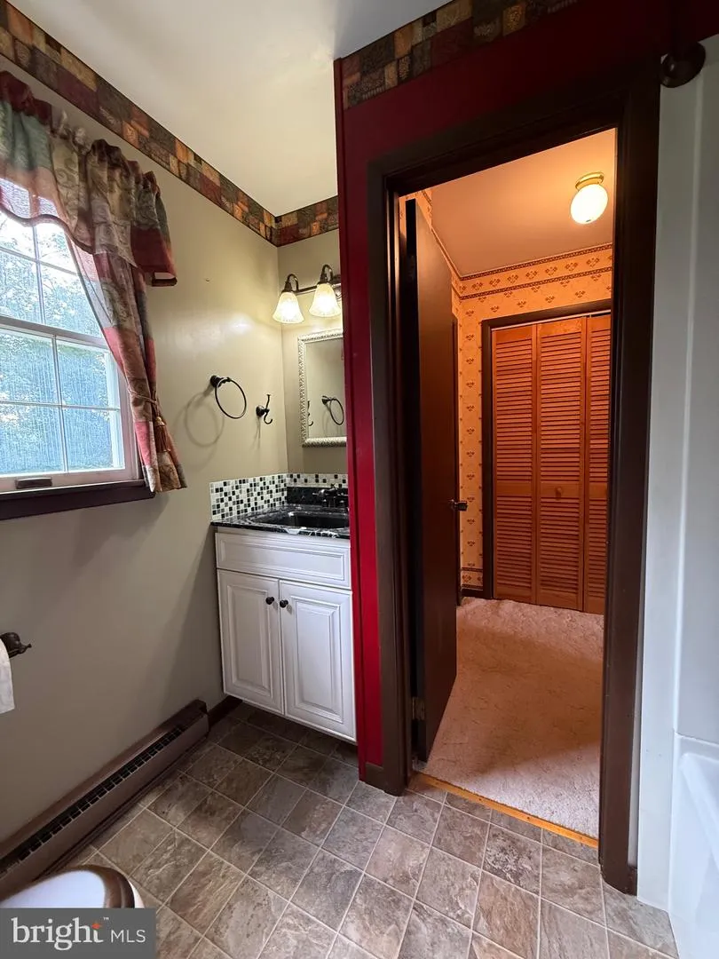 6859 US HIGHWAY 220 Old Fields, WV 26845