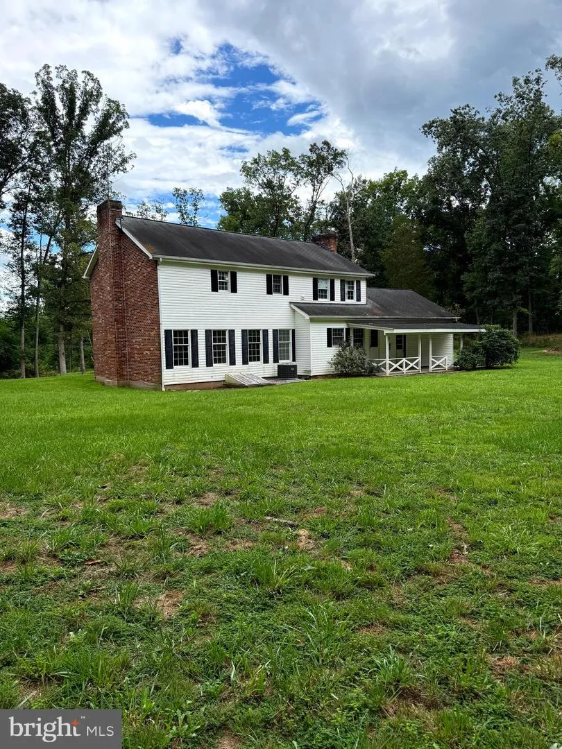 6859 US HIGHWAY 220 Old Fields, WV 26845