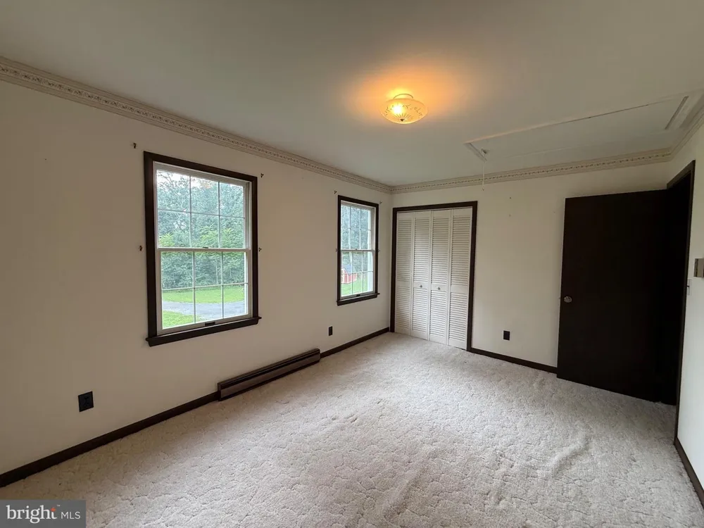 6859 US HIGHWAY 220 Old Fields, WV 26845