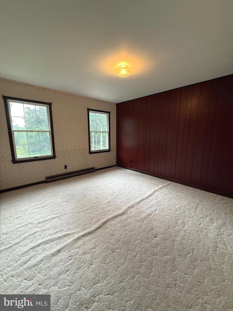 6859 US HIGHWAY 220 Old Fields, WV 26845