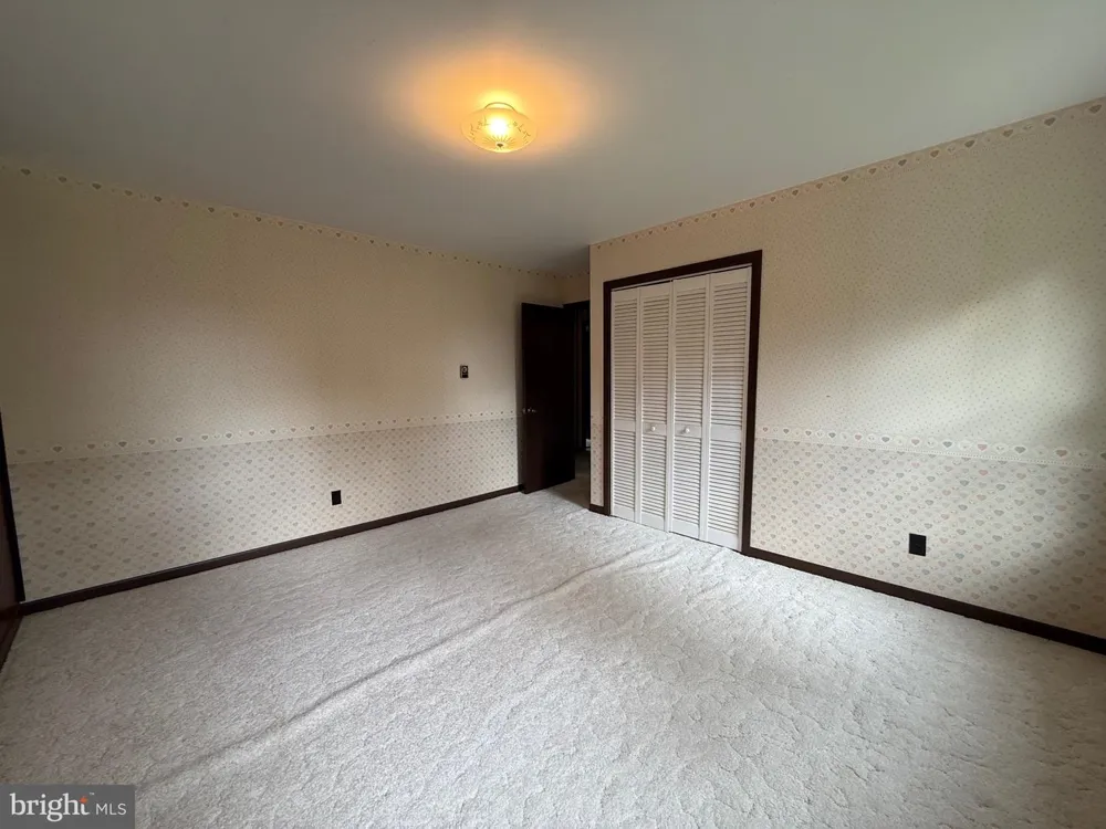 6859 US HIGHWAY 220 Old Fields, WV 26845