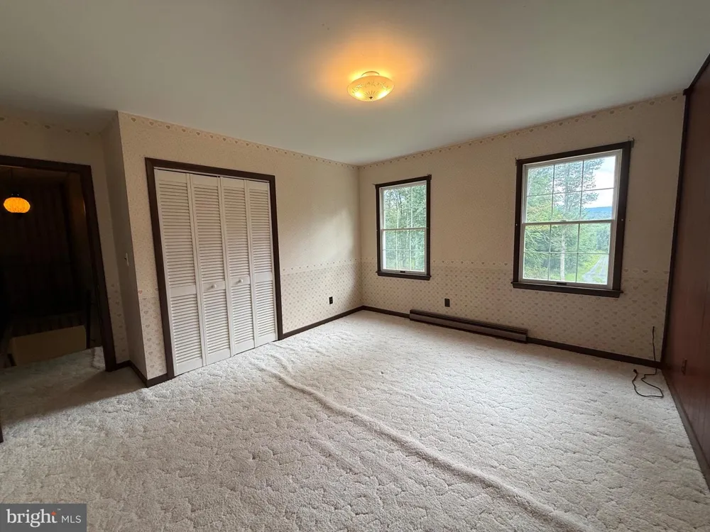 6859 US HIGHWAY 220 Old Fields, WV 26845