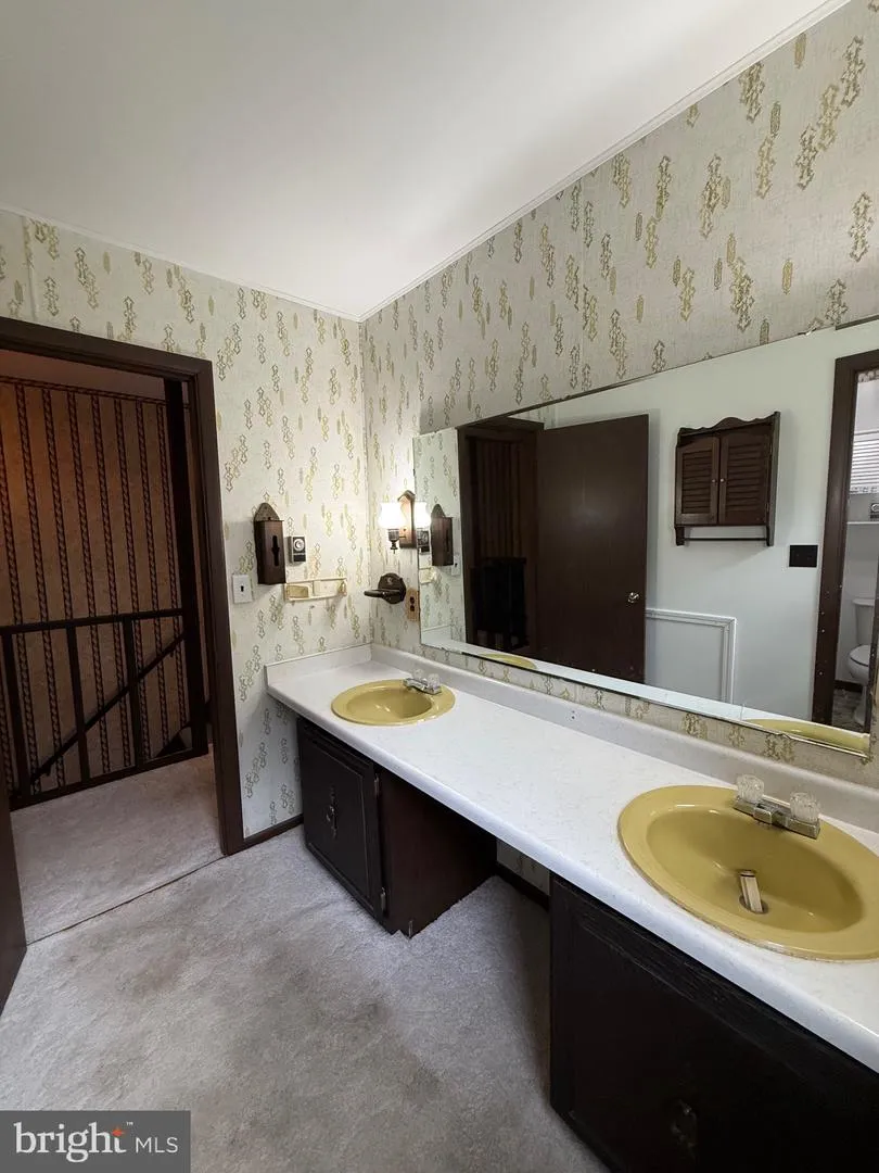 6859 US HIGHWAY 220 Old Fields, WV 26845