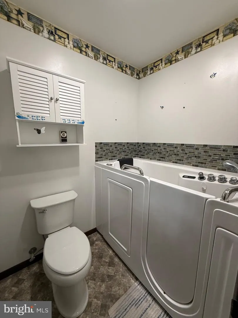 6859 US HIGHWAY 220 Old Fields, WV 26845