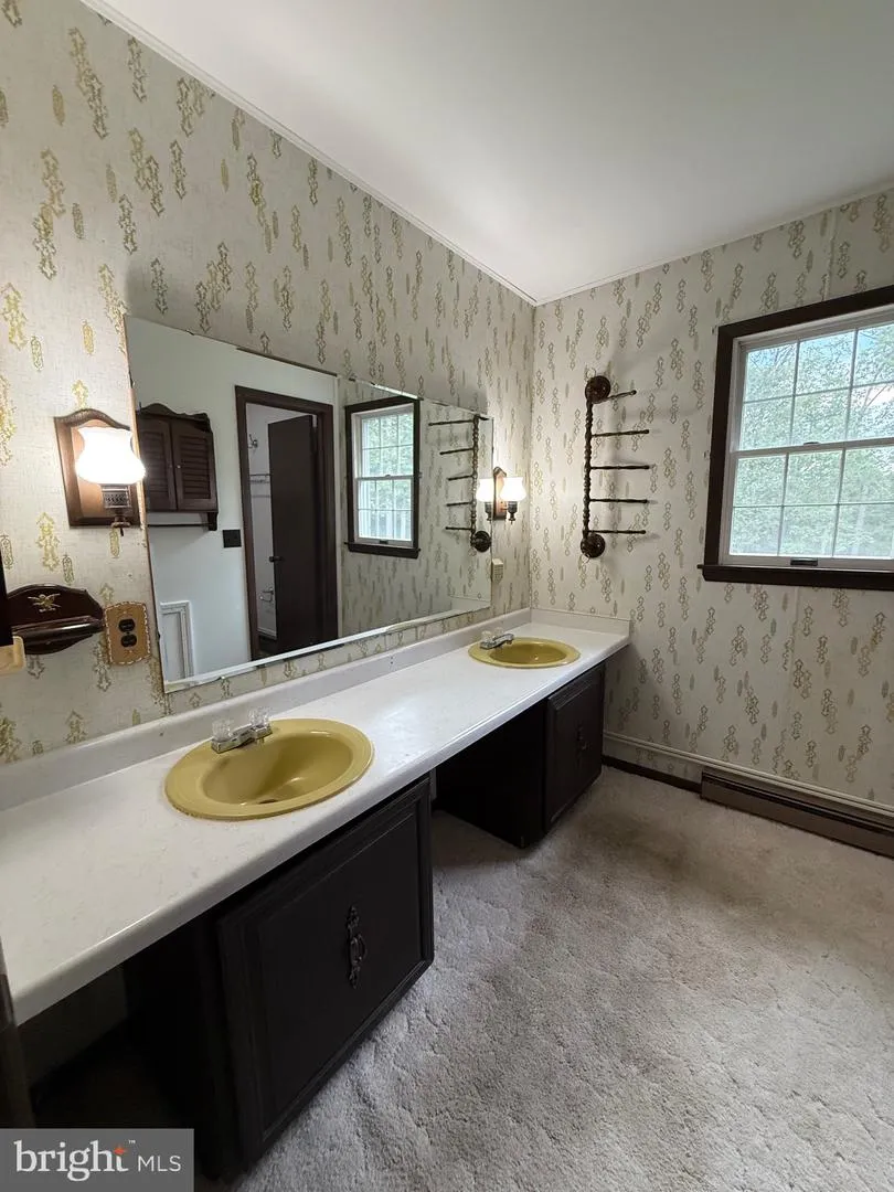 6859 US HIGHWAY 220 Old Fields, WV 26845