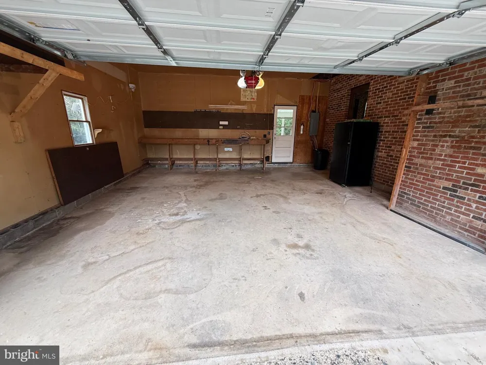 6859 US HIGHWAY 220 Old Fields, WV 26845