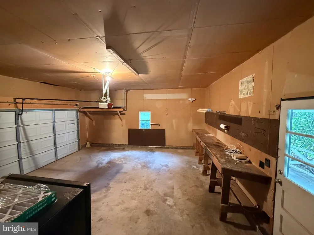 6859 US HIGHWAY 220 Old Fields, WV 26845