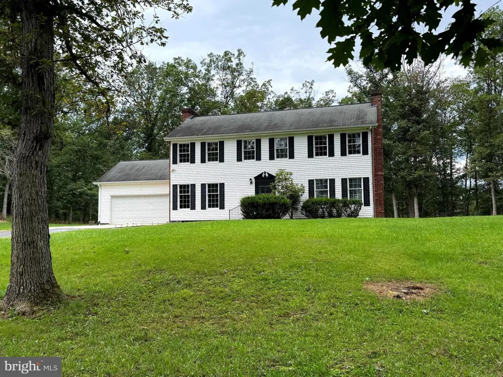 6859 US HIGHWAY 220 Old Fields, WV 26845