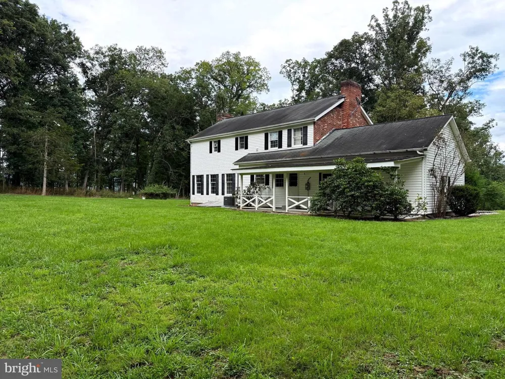 6859 US HIGHWAY 220 Old Fields, WV 26845
