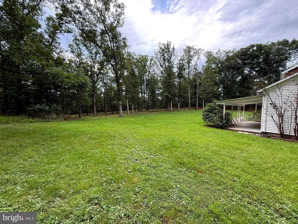 6859 US HIGHWAY 220 Old Fields, WV 26845