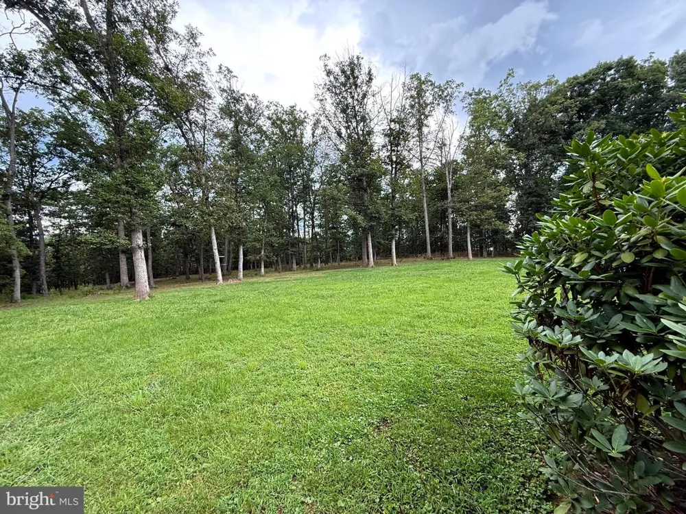 6859 US HIGHWAY 220 Old Fields, WV 26845