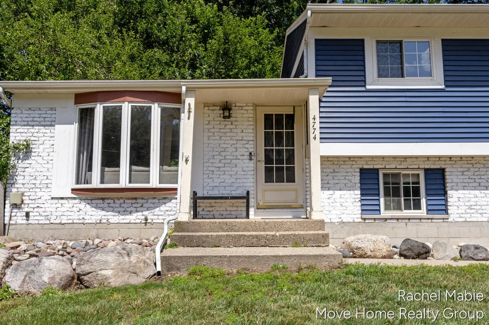 4774 Brookgate Drive NW Comstock Park, MI 49321