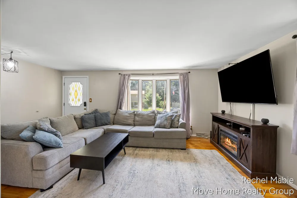 4774 Brookgate Drive NW Comstock Park, MI 49321