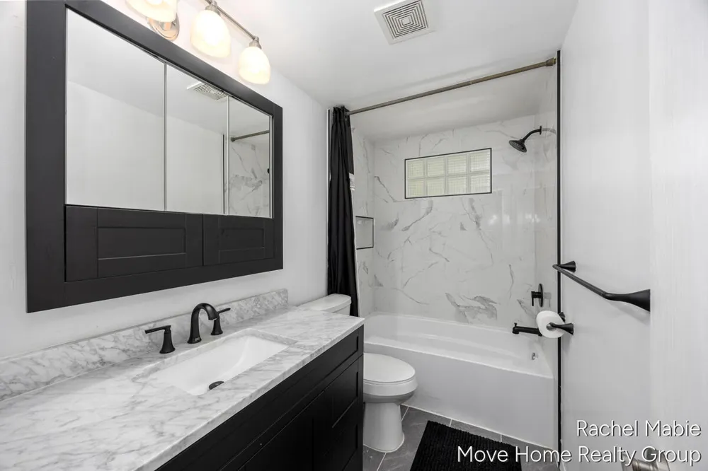 4774 Brookgate Drive NW Comstock Park, MI 49321