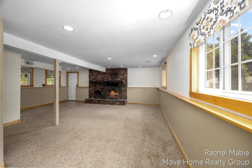 4774 Brookgate Drive NW Comstock Park, MI 49321