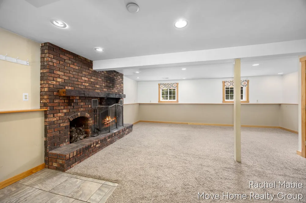 4774 Brookgate Drive NW Comstock Park, MI 49321