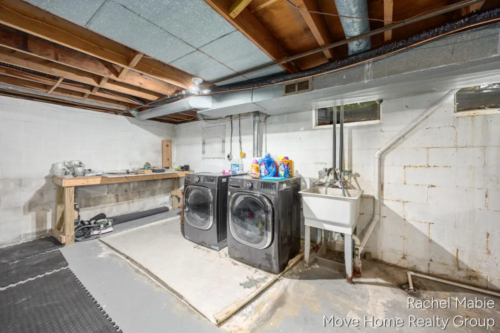 4774 Brookgate Drive NW Comstock Park, MI 49321