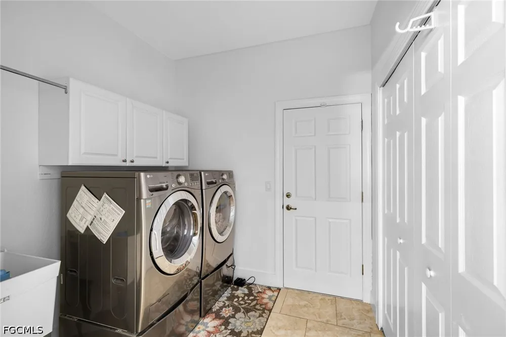 SE 19th Lane Cape Coral, FL 33990