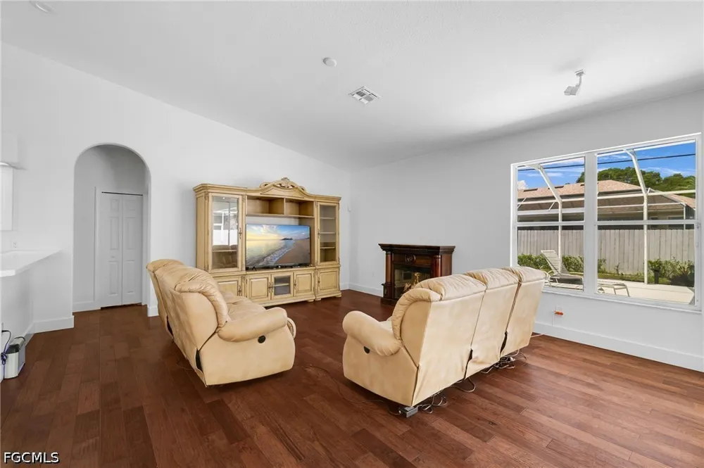 SE 19th Lane Cape Coral, FL 33990