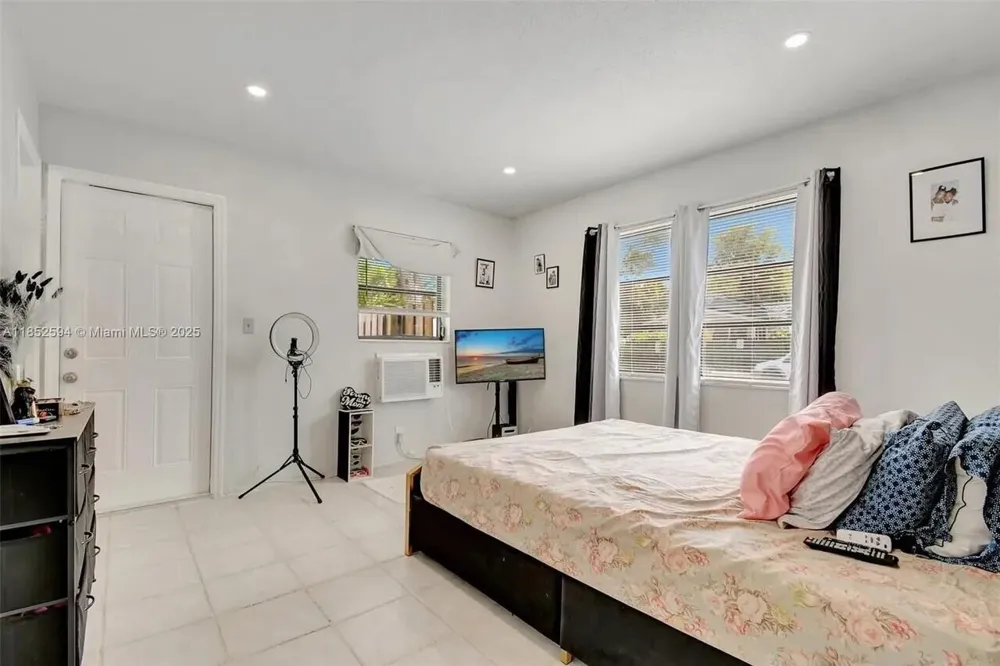 1213 SE 1st Street #1-4 Fort Lauderdale, FL 33301