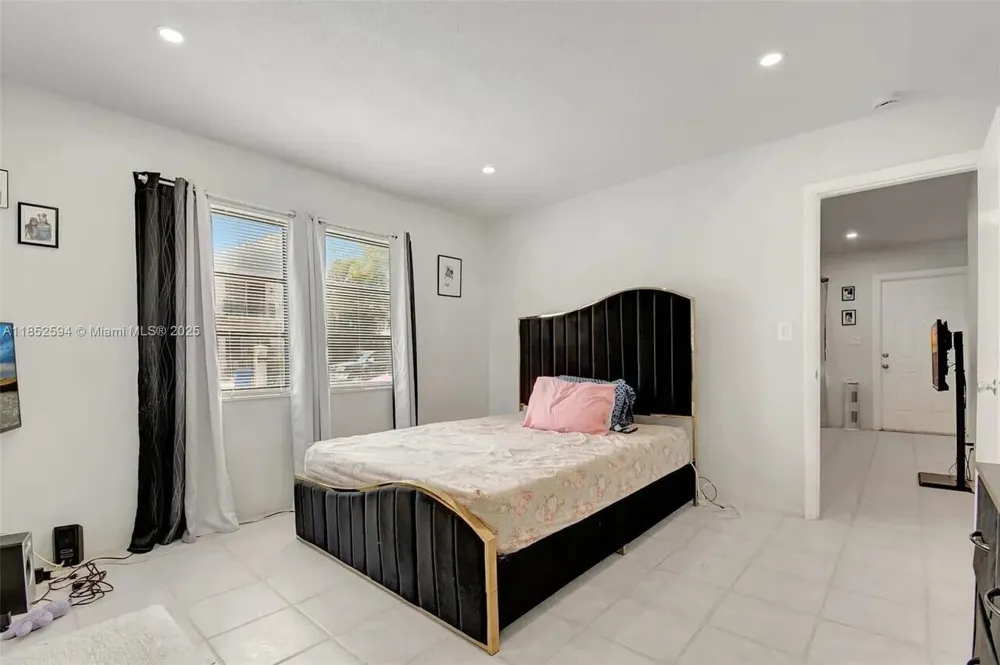 1213 SE 1st Street #1-4 Fort Lauderdale, FL 33301