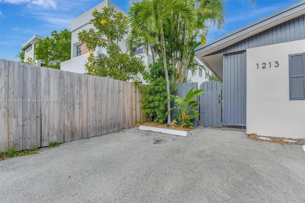 1213 SE 1st Street #1-4 Fort Lauderdale, FL 33301