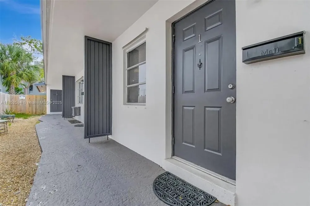 1213 SE 1st Street #1-4 Fort Lauderdale, FL 33301