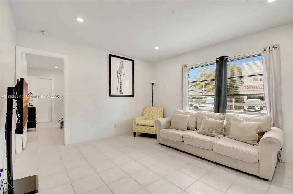 1213 SE 1st Street #1-4 Fort Lauderdale, FL 33301