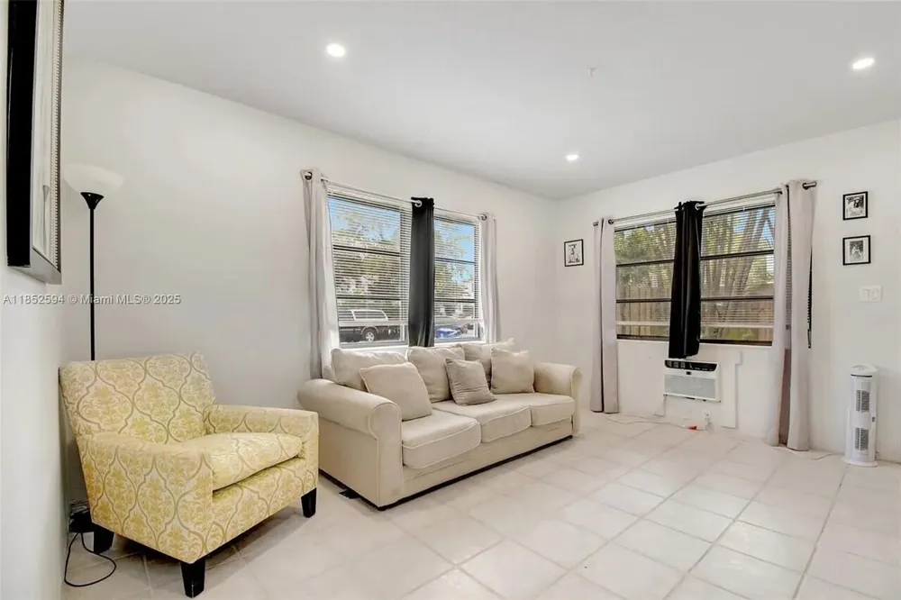 1213 SE 1st Street #1-4 Fort Lauderdale, FL 33301