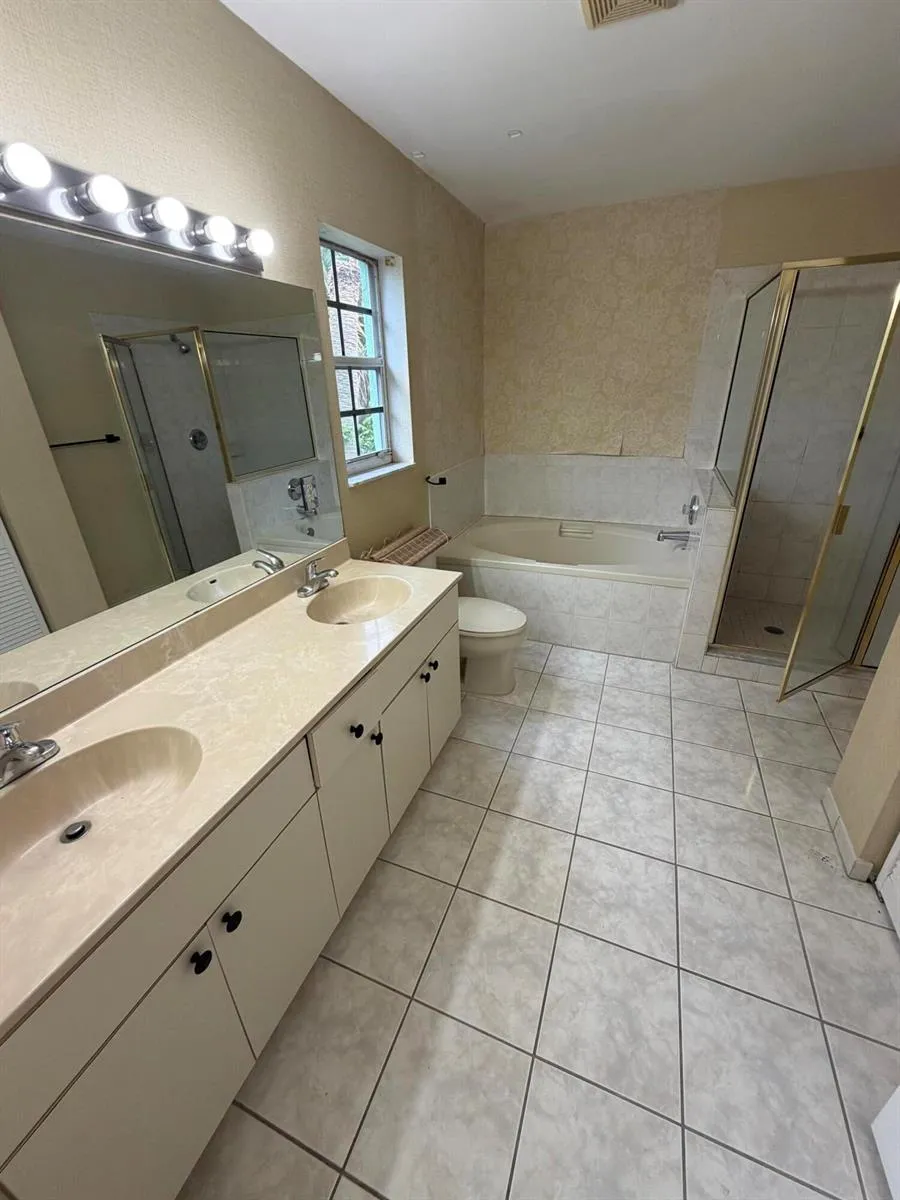 4172 Pine Hollow Circle 