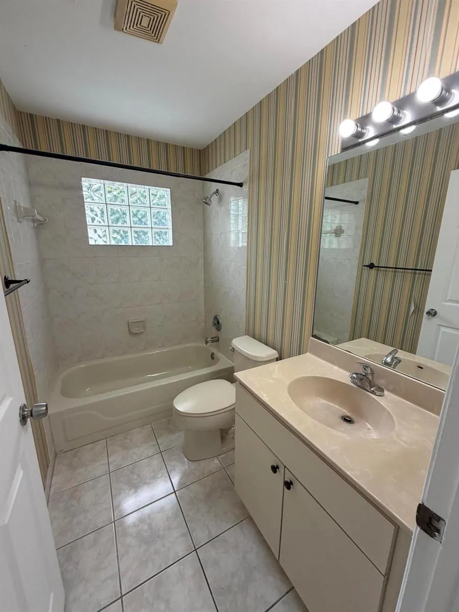 4172 Pine Hollow Circle 