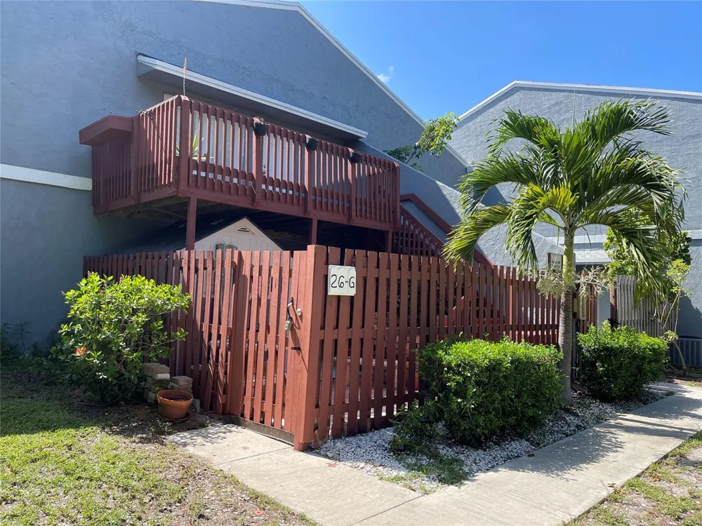 26 CROSSINGS CIRCLE #G Boynton Beach, FL 33435
