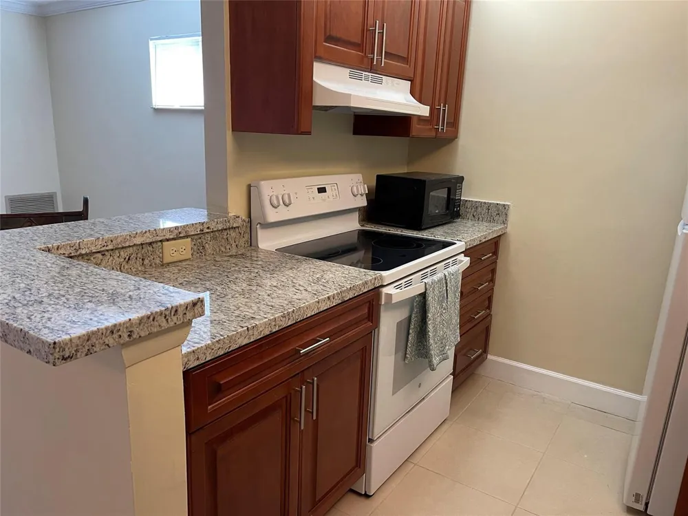 26 CROSSINGS CIRCLE #G Boynton Beach, FL 33435