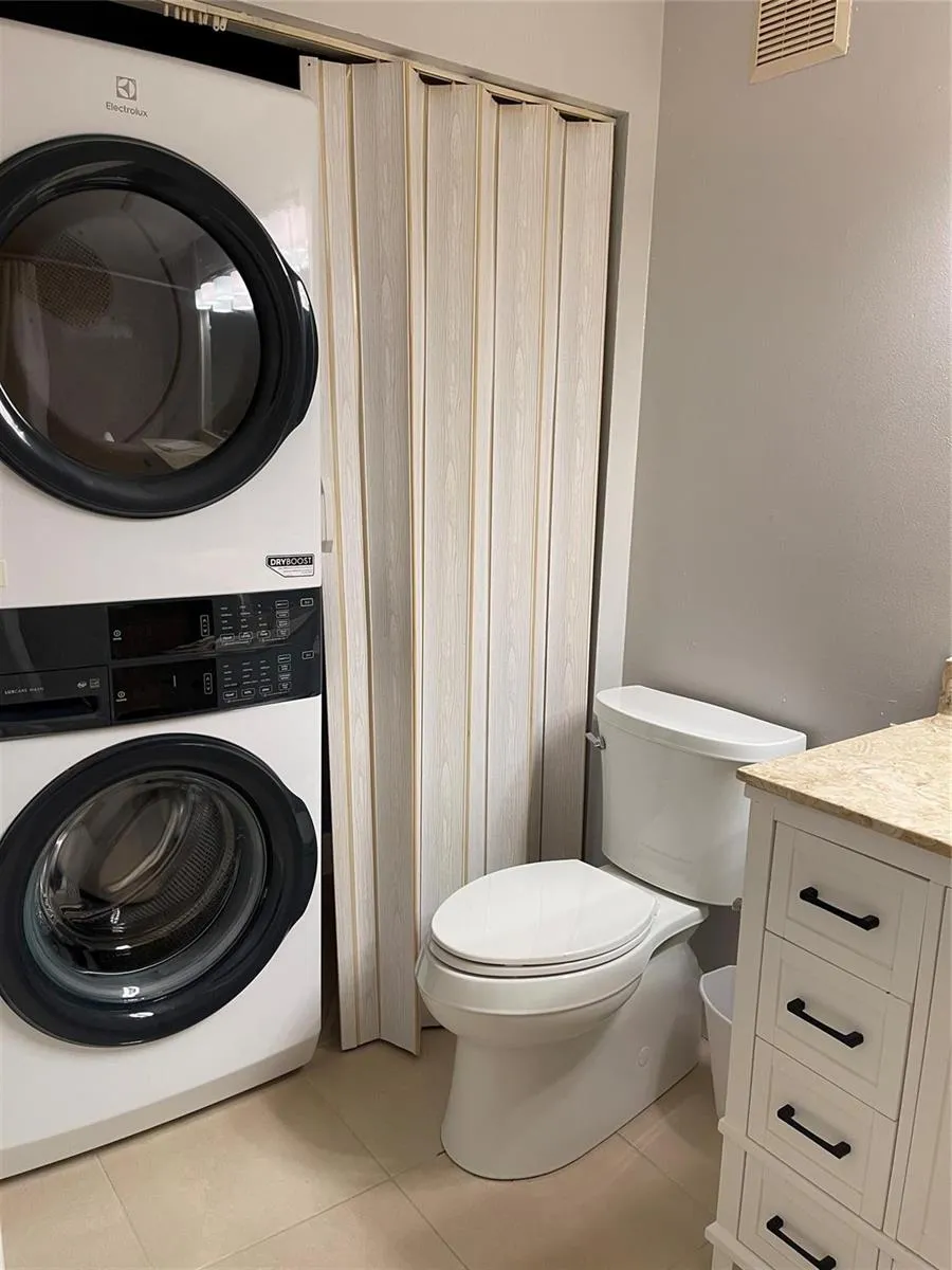 26 CROSSINGS CIRCLE #G Boynton Beach, FL 33435