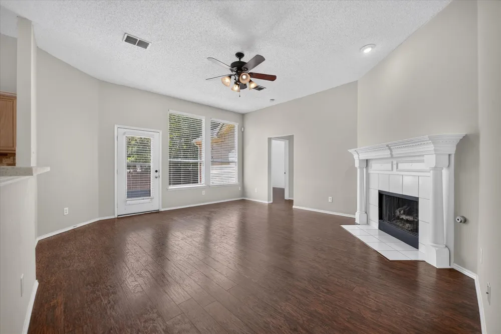 1424 Mayflower Lane Lewisville, TX 75077