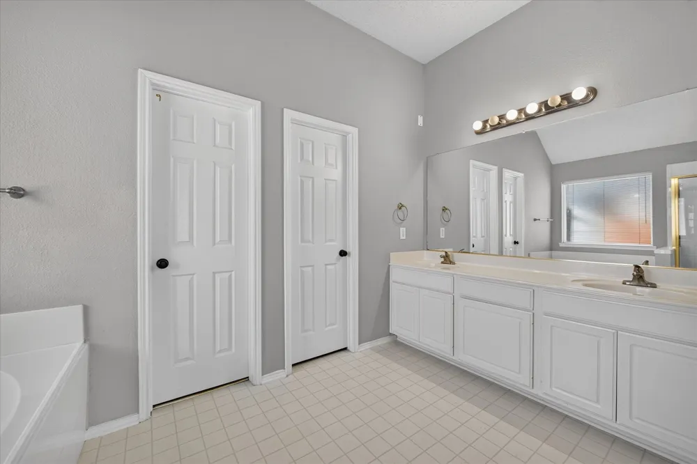 1424 Mayflower Lane Lewisville, TX 75077
