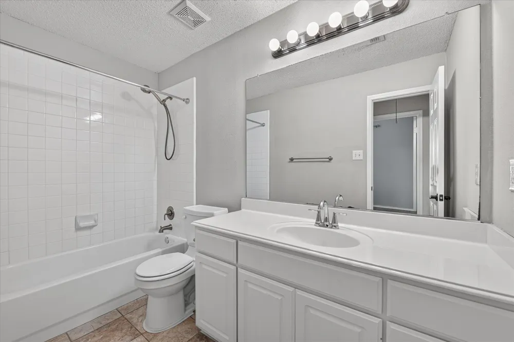 1424 Mayflower Lane Lewisville, TX 75077